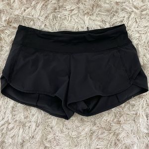 Lululemon black speed-up short 2.5 inches. Size 6